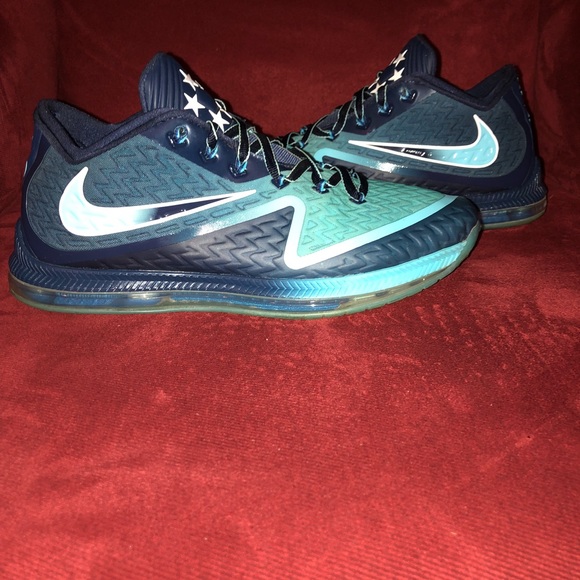 Nike FB Trainers sz 11.5 good condition - Picture 1 of 4